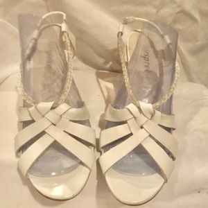 White leather sandals by Airspree